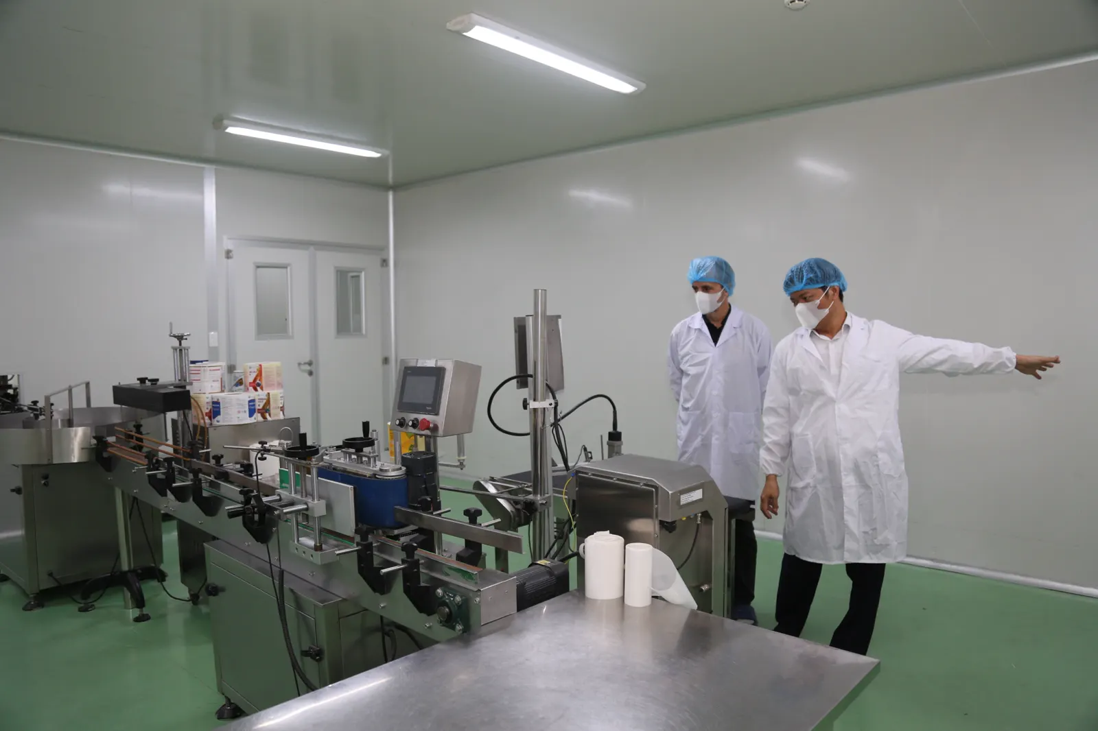 Automated labeling line